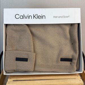 Calvin Klein Hat & Scarf Set NEW!